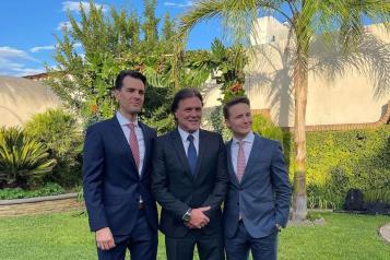 Ren&eacute; Strickler comparti&oacute; fotos de la boda LGBT+ de su hijo