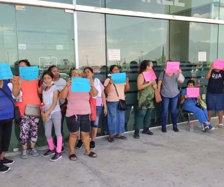 Toman vecinos oficinas de AyD en Juárez