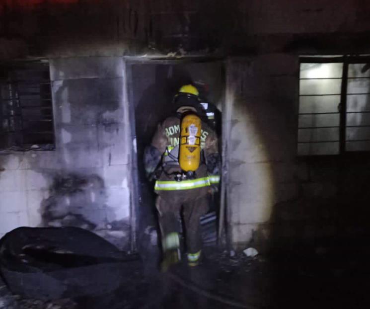 Arde vivienda en Linares