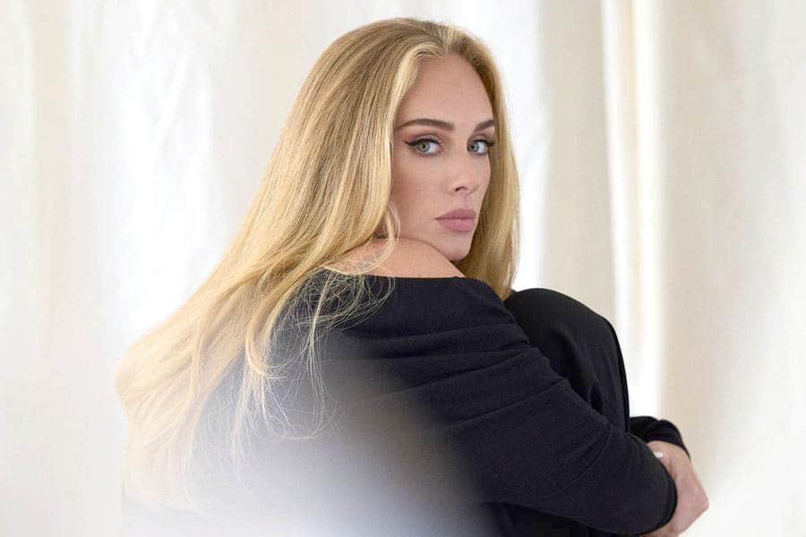 Revela Adele problemas por los que bajó de peso