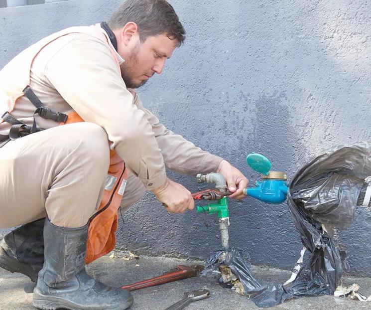 Instalan más de 2 mil reductores de agua por alto consumo 