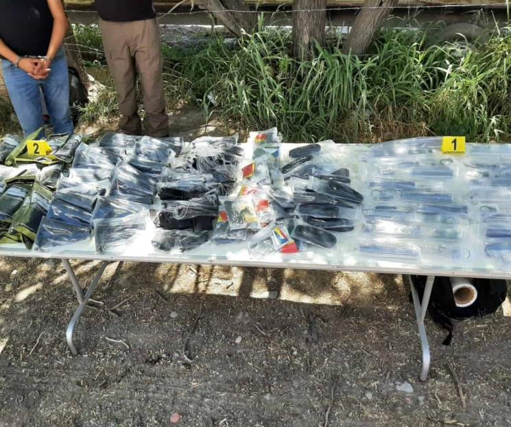 Aseguran tráiler con armamento en General Bravo