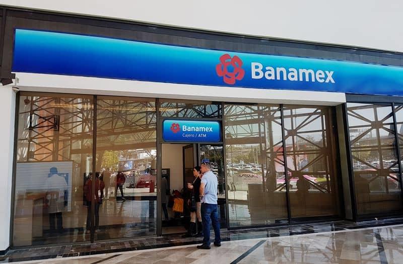 Banorte y Santander, posicionados para adquirir Banamex