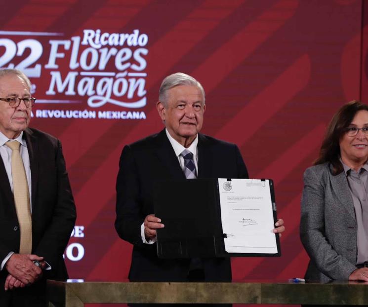 AMLO firma iniciativa para eliminar HV; la manda al Congreso AMLO firma iniciativa para eliminar HV; la manda al Congreso