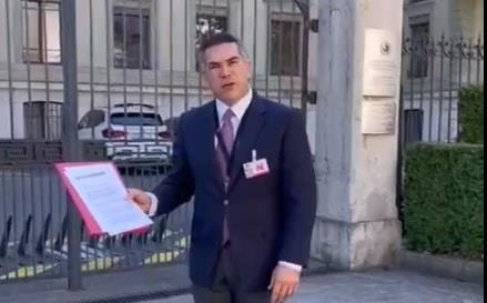 Moreno va a Suiza para denunciar persecución política