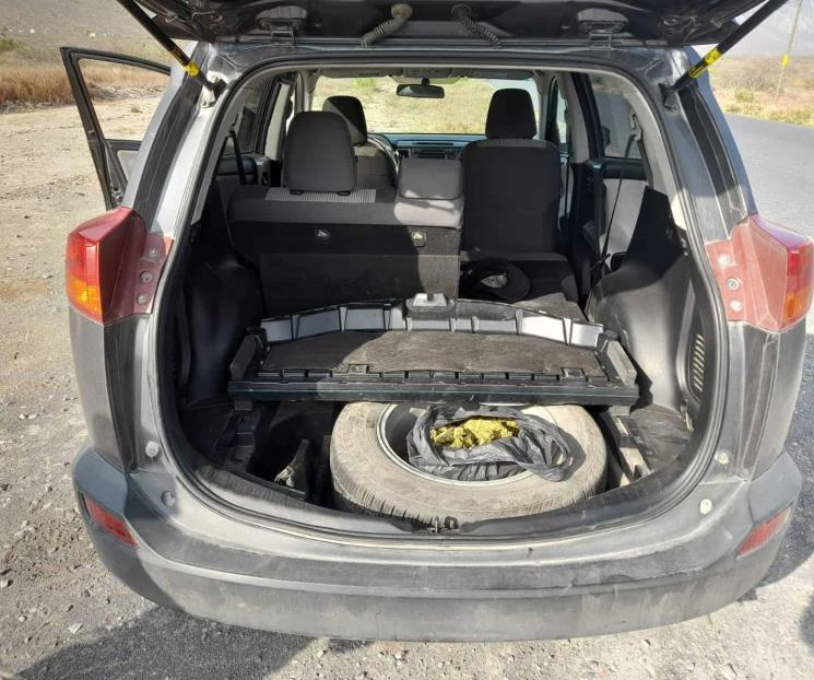 Cae con un kilo de mariguana