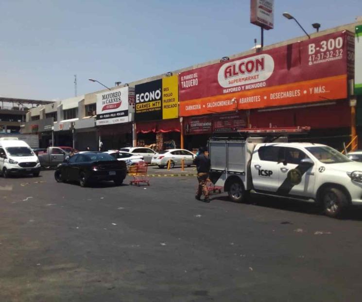 Muere empleado prensado por elevador en mercado de abastos