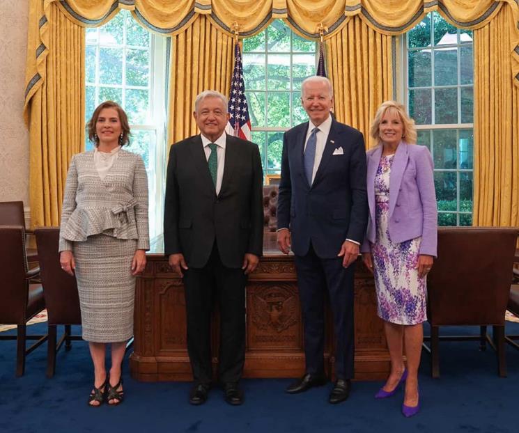 AMLO y Müller firman el libro de visitas de la Casa Blanca