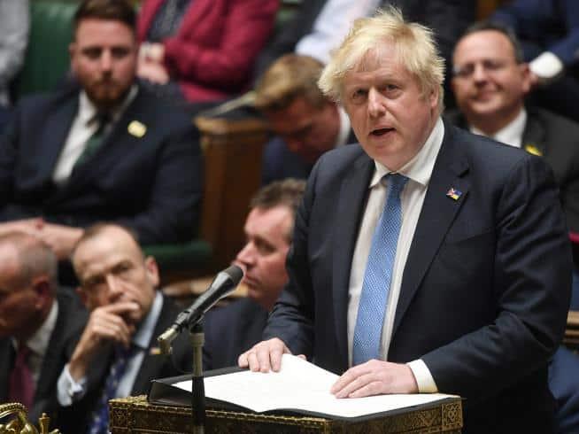 Me voy con la frente en alto:  Johnson