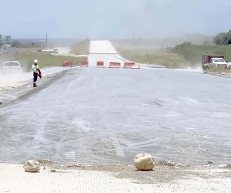 Supervisa Samuel construcción de carreteras