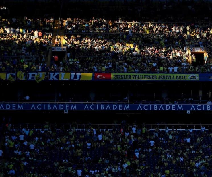 Abre UEFA investigación tras gritos en favor de Putin