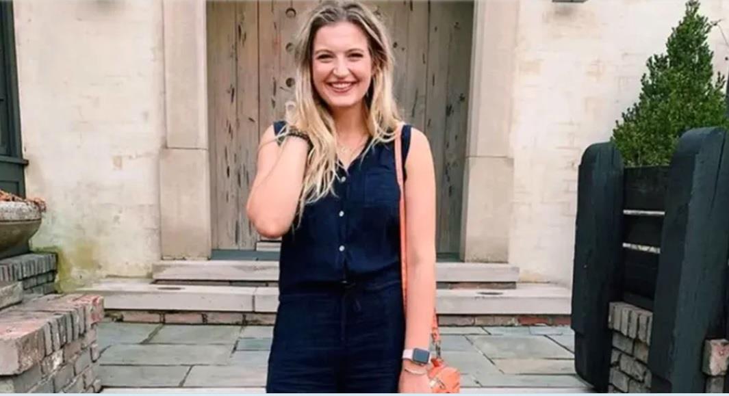 Sacan a reportera de ejecución por vestimenta reveladora Sacan a reportera de ejecución por vestimenta reveladora