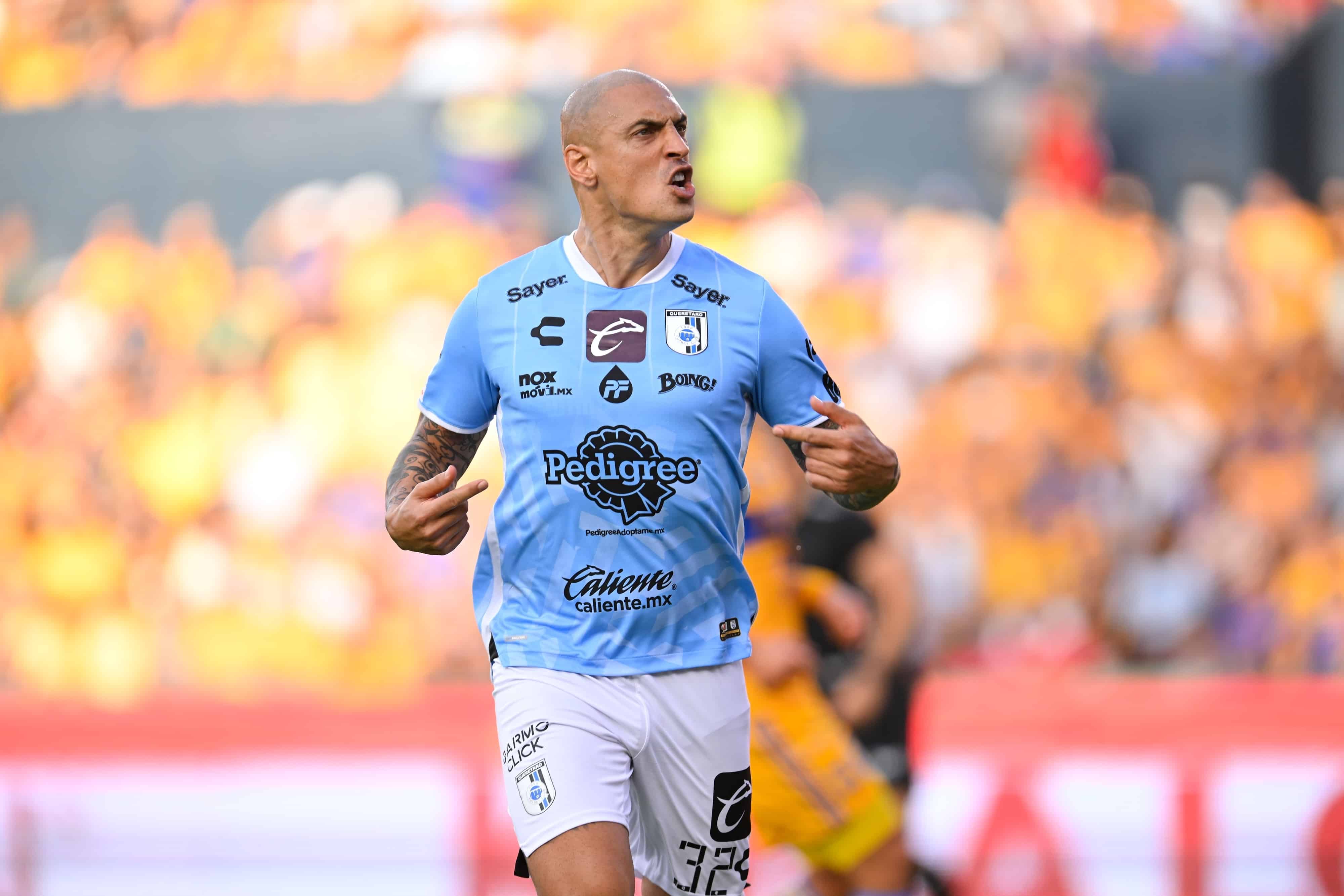 Ariel Nahuelpan empata el encuentro por la vía penal.