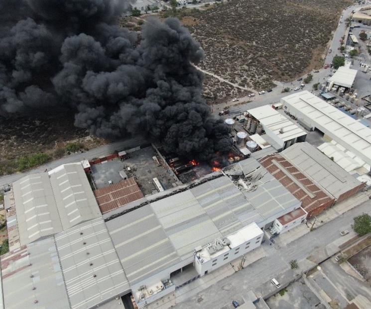 Arde empresa en Parque Industrial Mitras