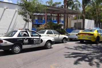 Localizan auto robado en la colonia Contry