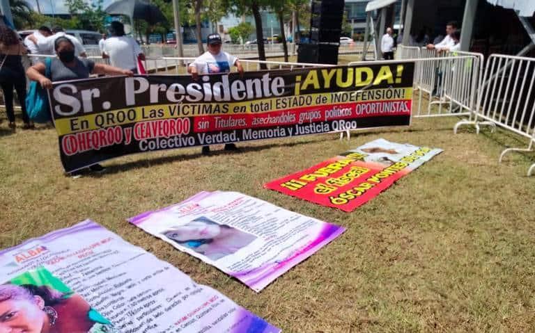 Reclaman a AMLO por desaparecidos en gira