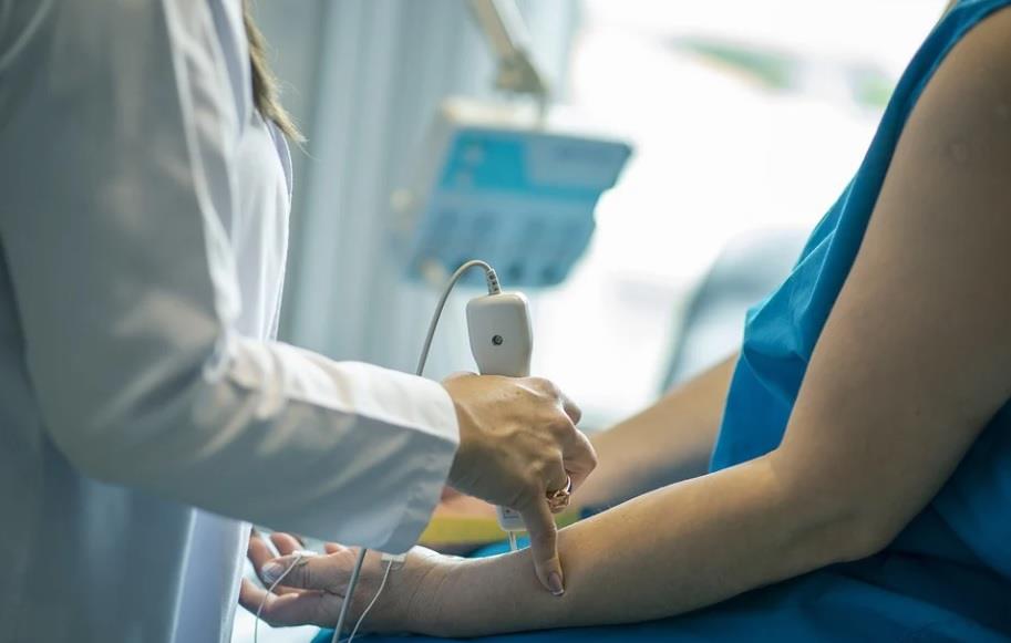 Restricciones al aborto en EU tienen a médicos acorralados
