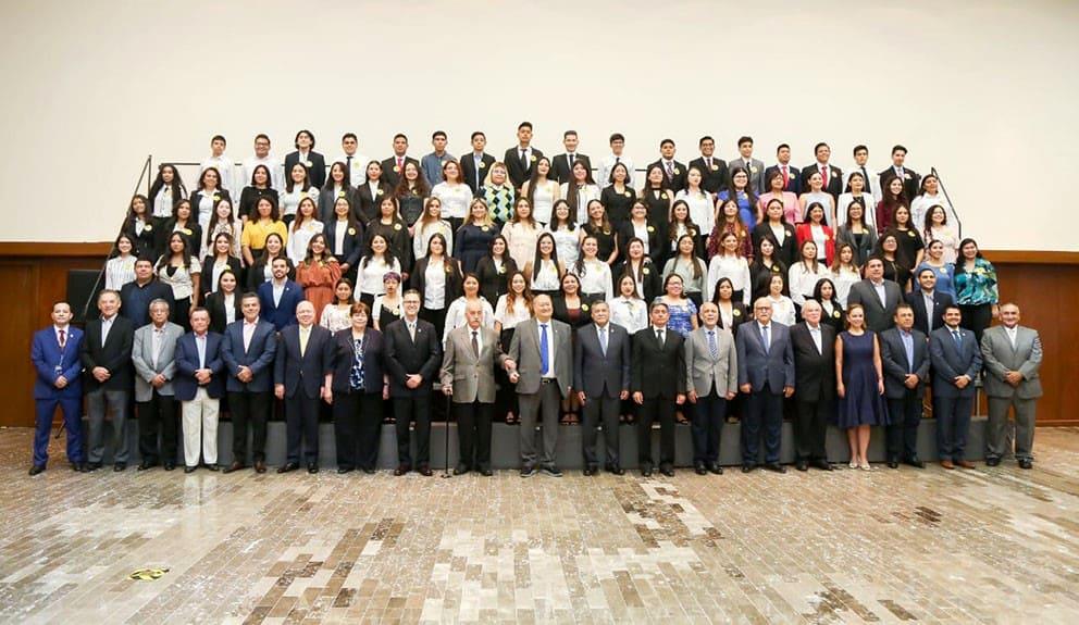 Se gradúan becados de Fundación UANL