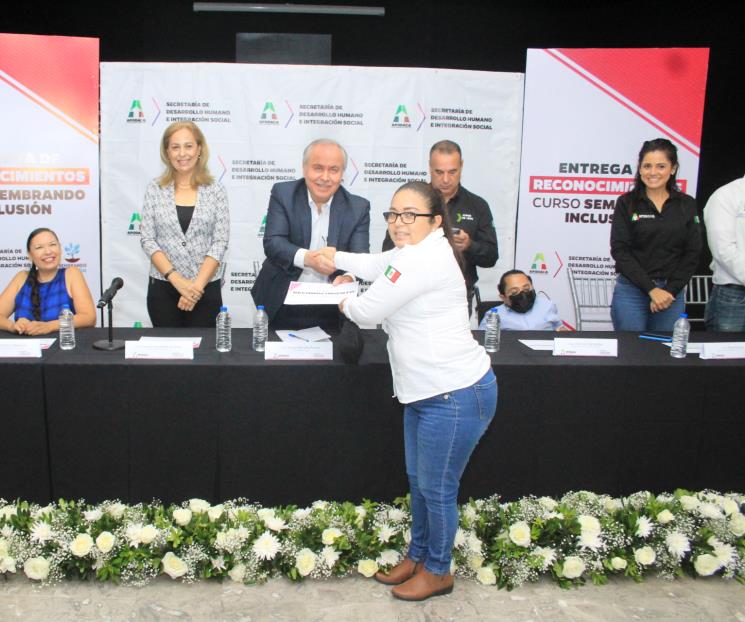 Entrega Apodaca reconocimientos de “Sembrando Inclusión”