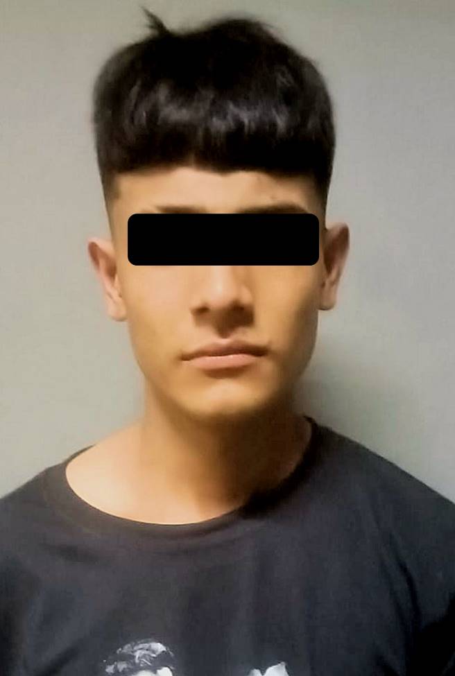 Luego de intentar darse a la fuga por las azoteas de diversos domicilios, dos jóvenes que entraron a robar a una casa y se apoderaron de dos mil pesos en efectivo, fueron arrestados