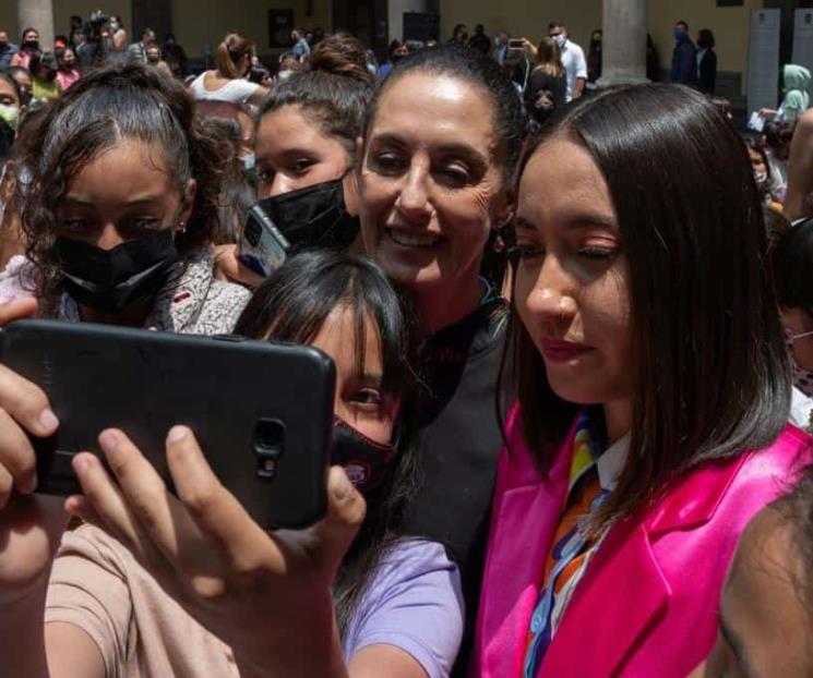 Recibe Katya Echazarreta llaves de la CDMX