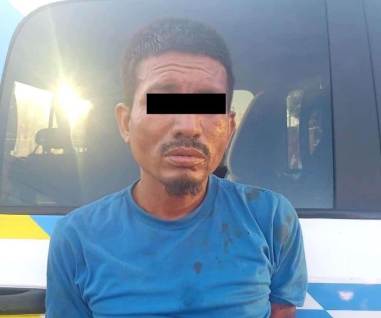 Quería lavar auto, le dicen que no, agrede a conductor