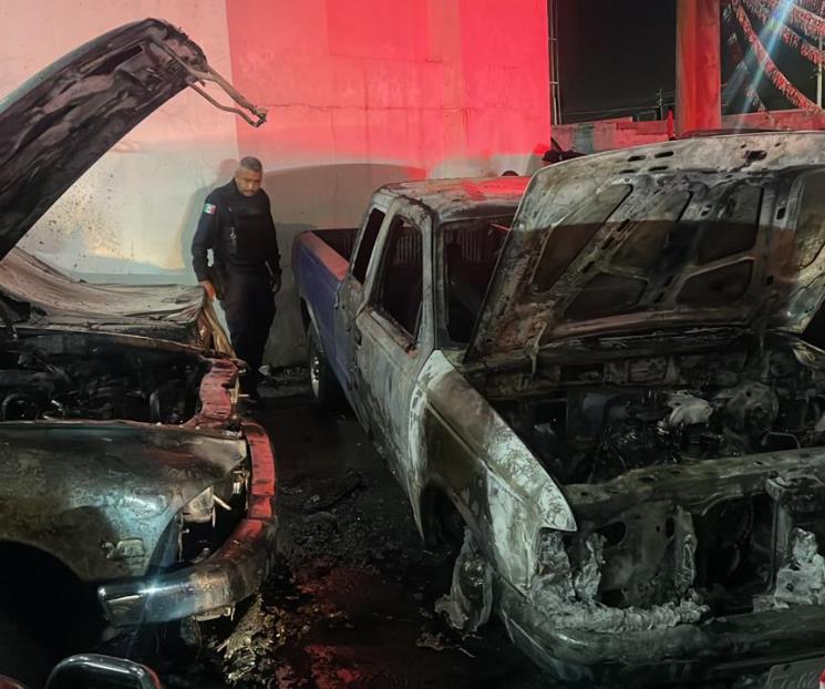Se incendia lote de autos