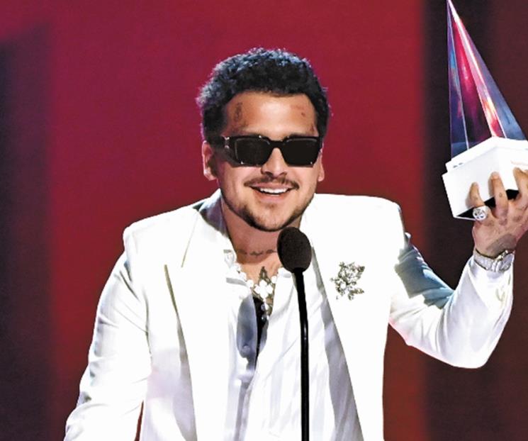 Christian Nodal muestra su nuevo tatuaje