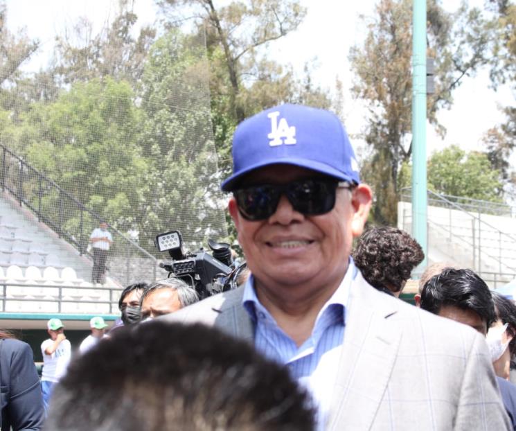 Asiste Valenzuela a clínica de beisbol