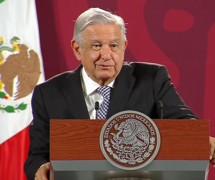 AMLO acusa que en Canal Once y Canal 22 también lo atacan