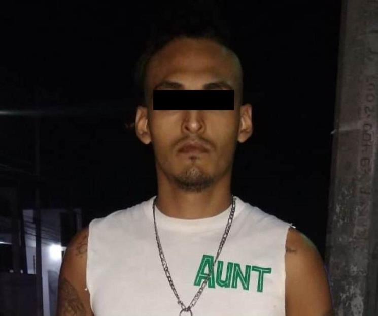 Detienen a dos por portar pastillas y amenazar a policías Detienen a dos por portar pastillas y amenazar a policías