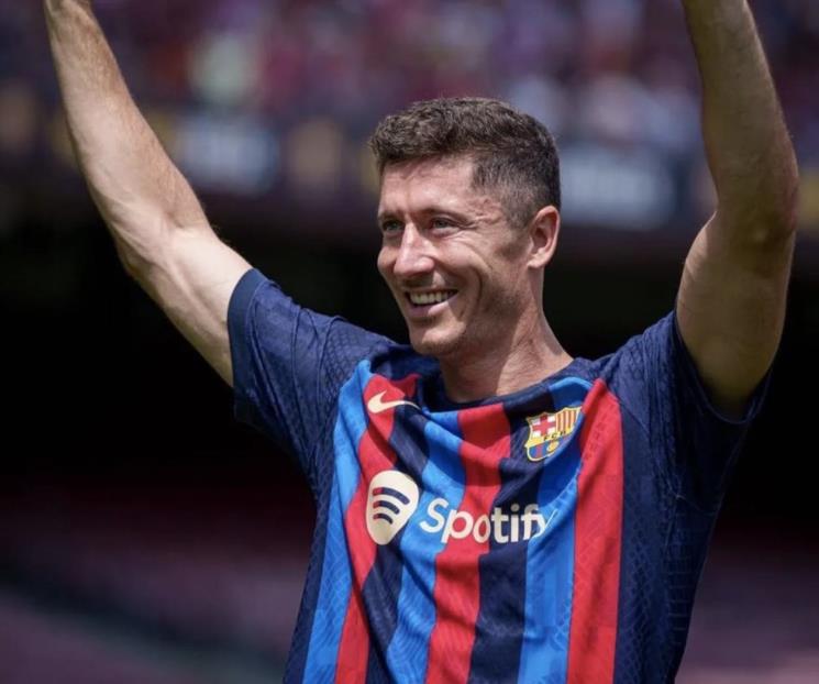 Presenta el Barça ante 60 mil culés a Robert Lewandowski