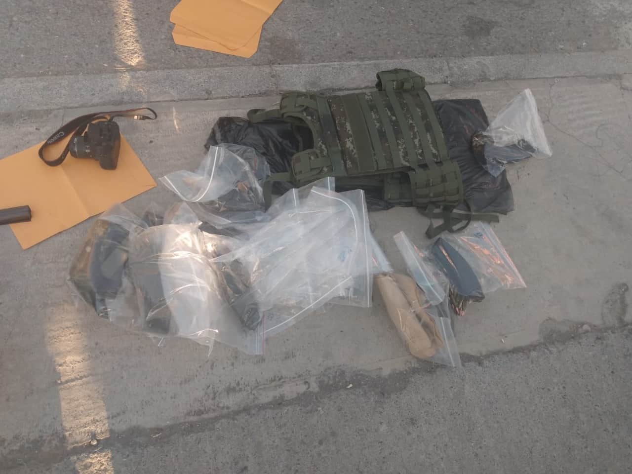 Un lesionado y una intensa movilización de la policía, que fueron recibidos a balazos, dejó una agresión contra un domicilio