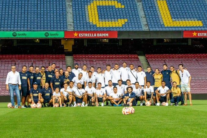 Entrenan los Pumas en el Camp Nou de Barcelona