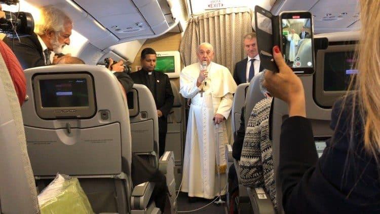 AMLO propone al Papa como mediador para tensiones bélicas