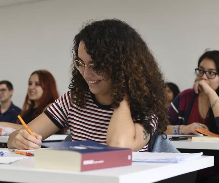 Reconocen calidad educativa de la Licenciatura en Letras