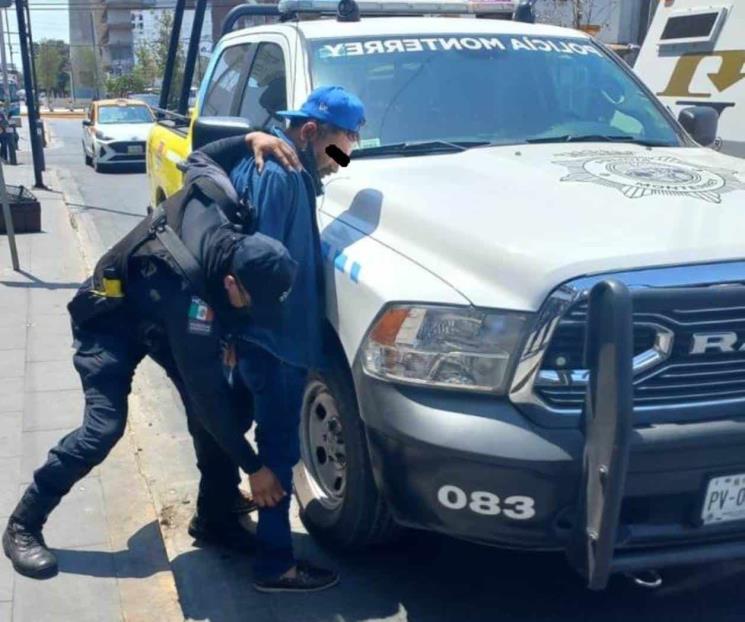 Arrestan a hombre por robo a comercio