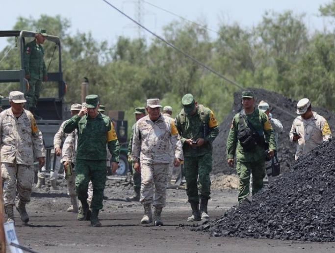 AMLO ordena acelerar los trabajos para rescatar a mineros