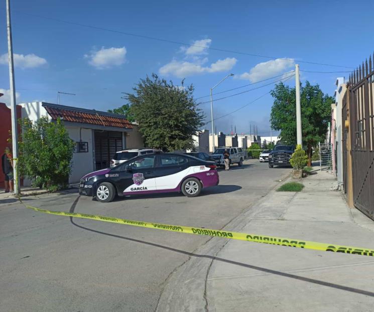 Sorprende a esposa con amante; los asesina