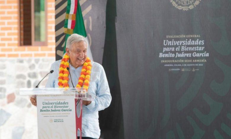 Garantiza AMLO plaza en gobierno a egresados 