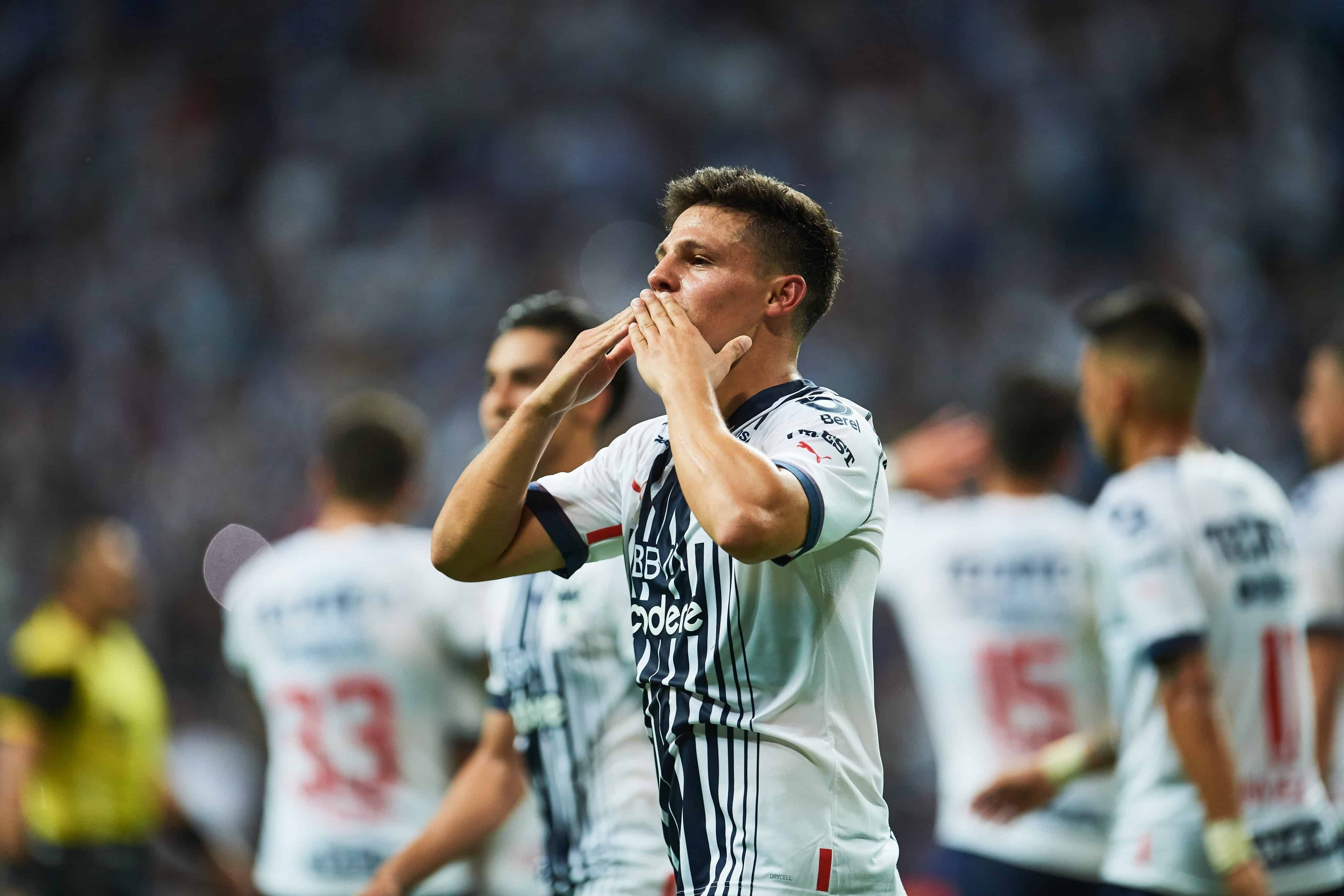 Ponchito hace hat-trick y alarga el marcador 4-1.