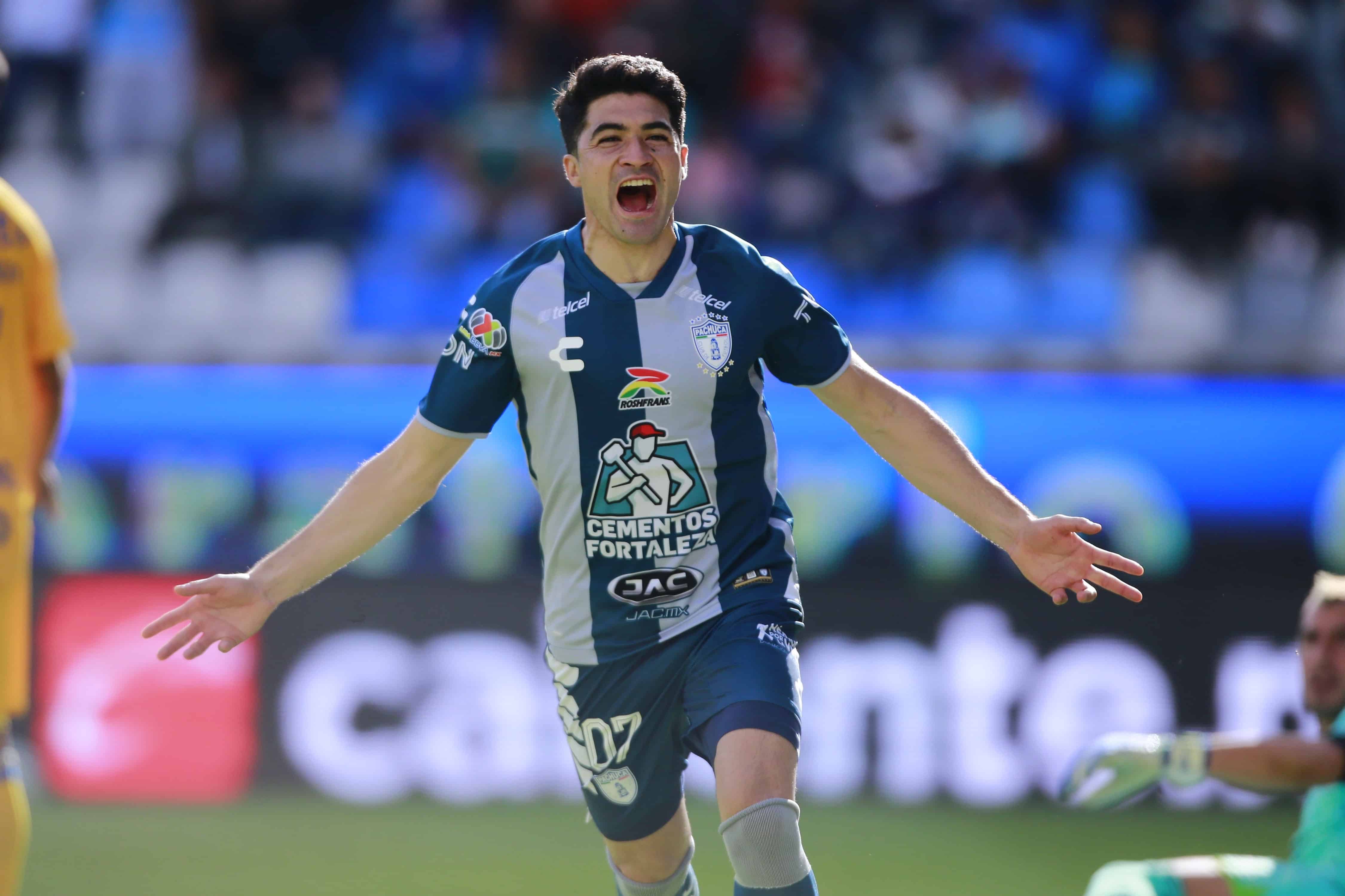 Nicolás Ibáñez hace el 1-0.