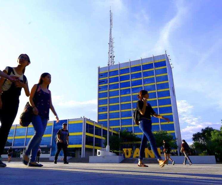 Regresan a clases a la UANL 215 mil alumnos