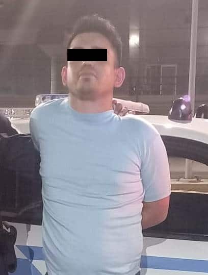 En el momento en que circulaba a exceso de velocidad y pasándose los semáforos en luz rojo, un hombre fue detenido tras una persecución luego que al revisarlo le encontraran un cargador abastecido