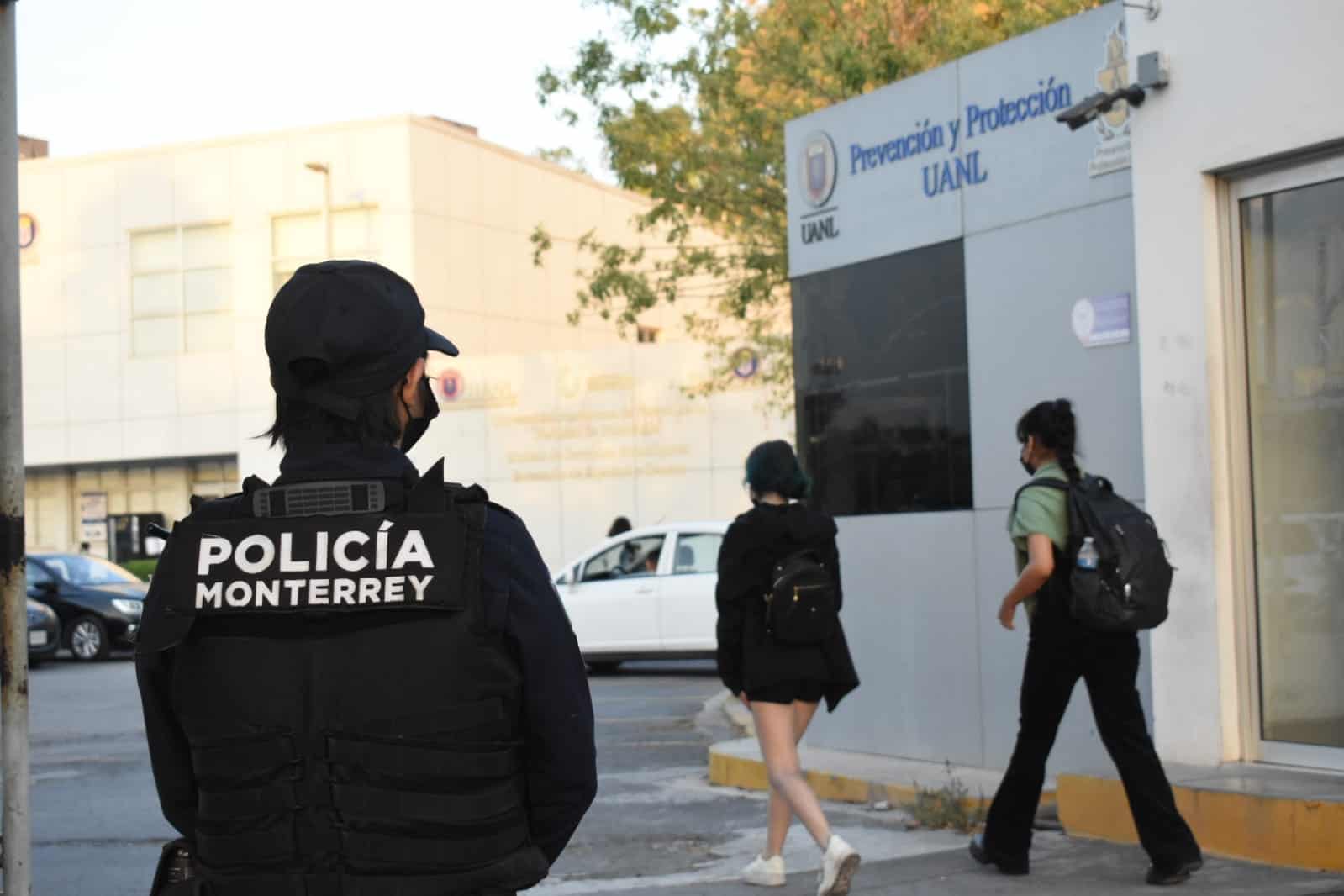 Ante el regreso a clases de escuelas preparatorias y facultades, la Secretaría de Seguridad y Protección a la Ciudadanía inició un operativo en el área médica de la UANL