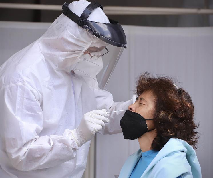 Quinta ola de Covid hila cuarta semana con baja en contagios