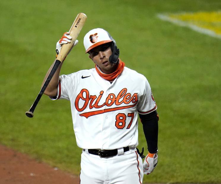 Pega Urías jonrón en cañonazos de Orioles