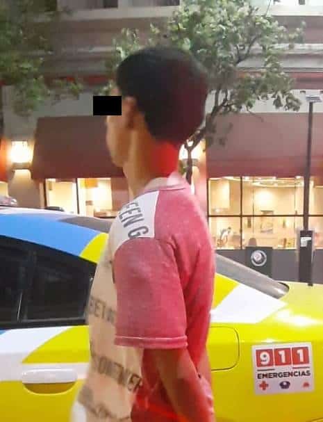 Un par de menores de edad fueron detenidos tras ser señalados como los responsables de asaltar a una pareja en la Plaza Hidalgo