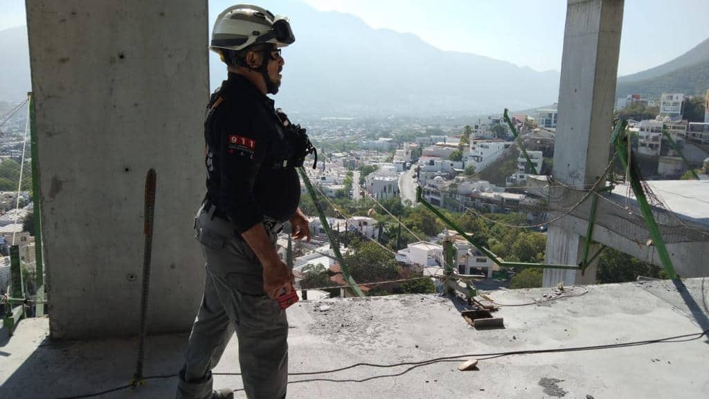 Dos trabajadores fallecieron luego de caer de 25 metros de un edificio de departamentos en construcción