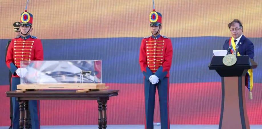 Critican desaire de Felipe VI a la espada de Bolívar